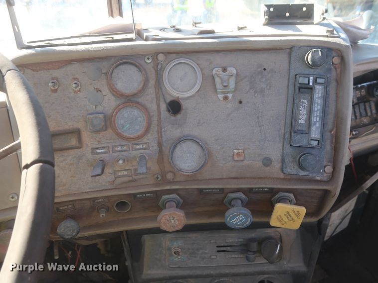 image for item DJ2317 1981 Mack R686ST  semi truck