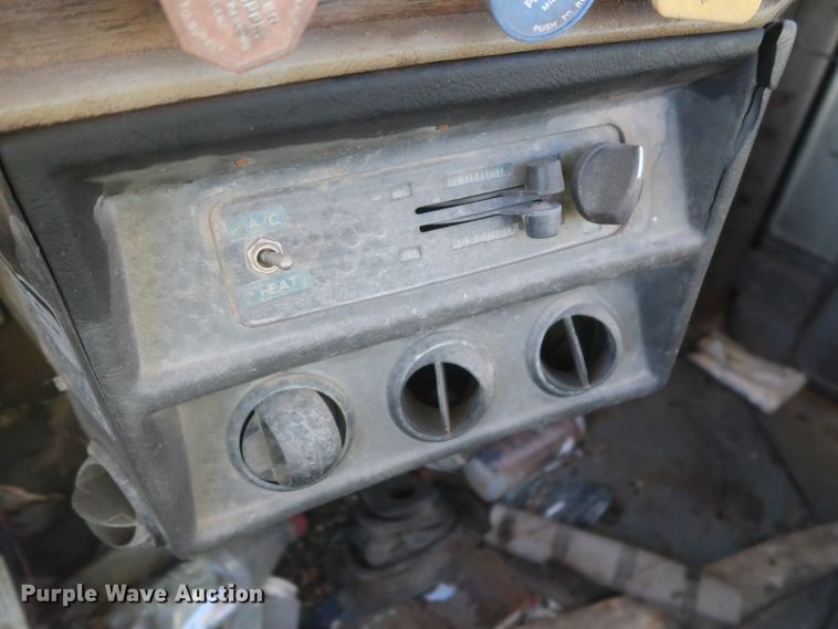 image for item DJ2317 1981 Mack R686ST  semi truck