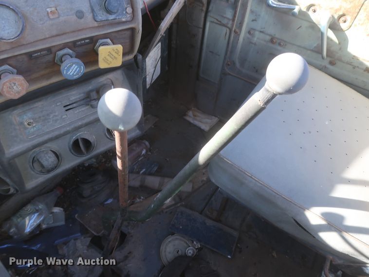 image for item DJ2317 1981 Mack R686ST  semi truck