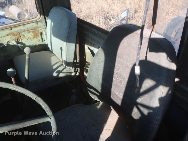 image for item DJ2317 1981 Mack R686ST  semi truck