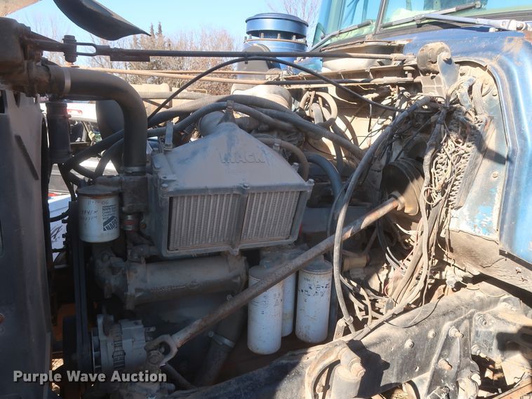 image for item DJ2317 1981 Mack R686ST  semi truck