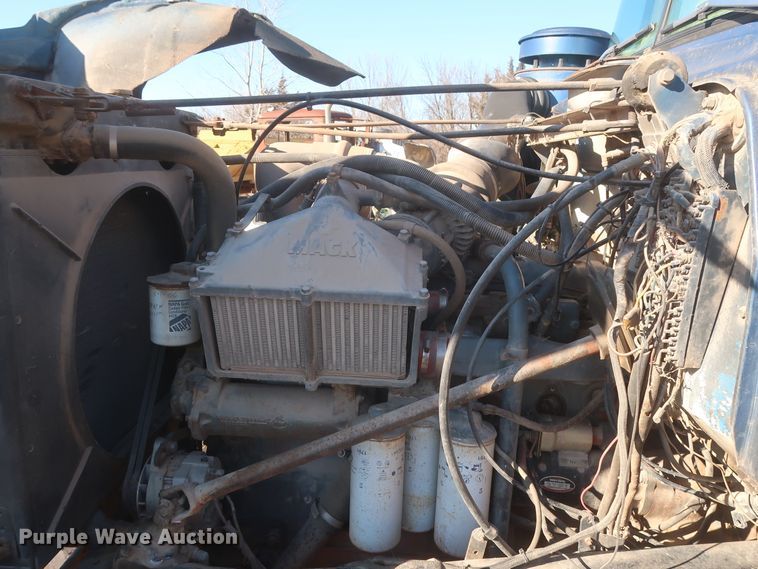 image for item DJ2317 1981 Mack R686ST  semi truck