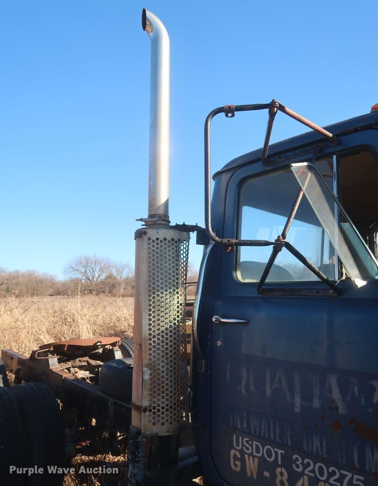 image for item DJ2317 1981 Mack R686ST  semi truck