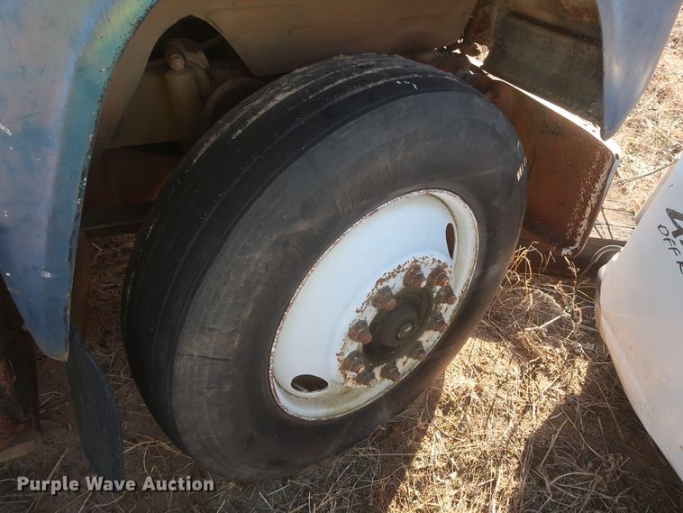 image for item DJ2317 1981 Mack R686ST  semi truck