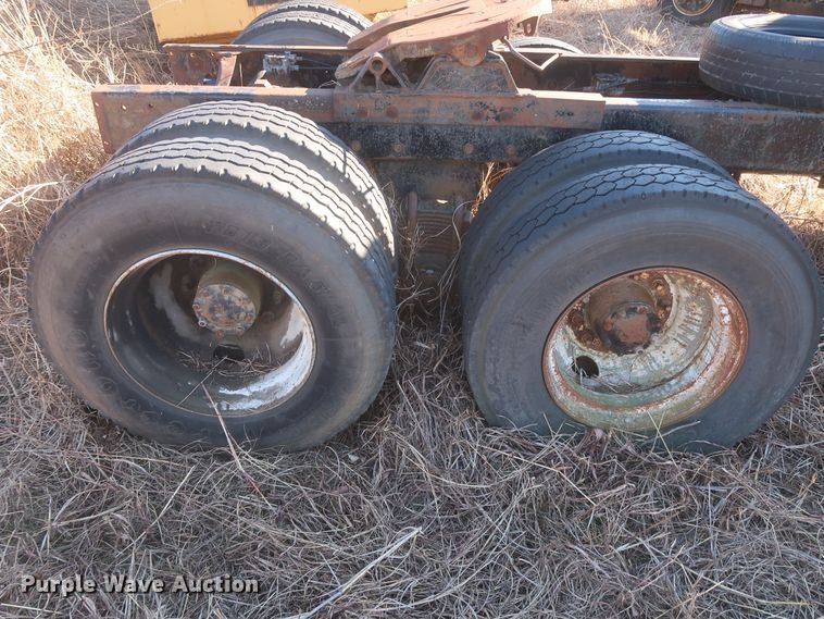 image for item DJ2317 1981 Mack R686ST  semi truck