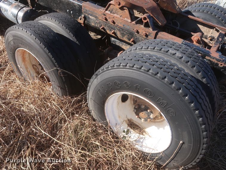 image for item DJ2317 1981 Mack R686ST  semi truck