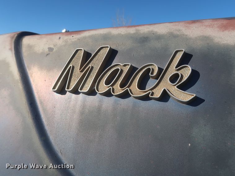 image for item DJ2317 1981 Mack R686ST  semi truck