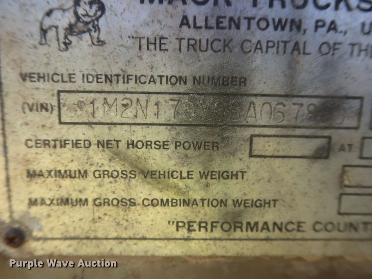 image for item DJ2317 1981 Mack R686ST  semi truck