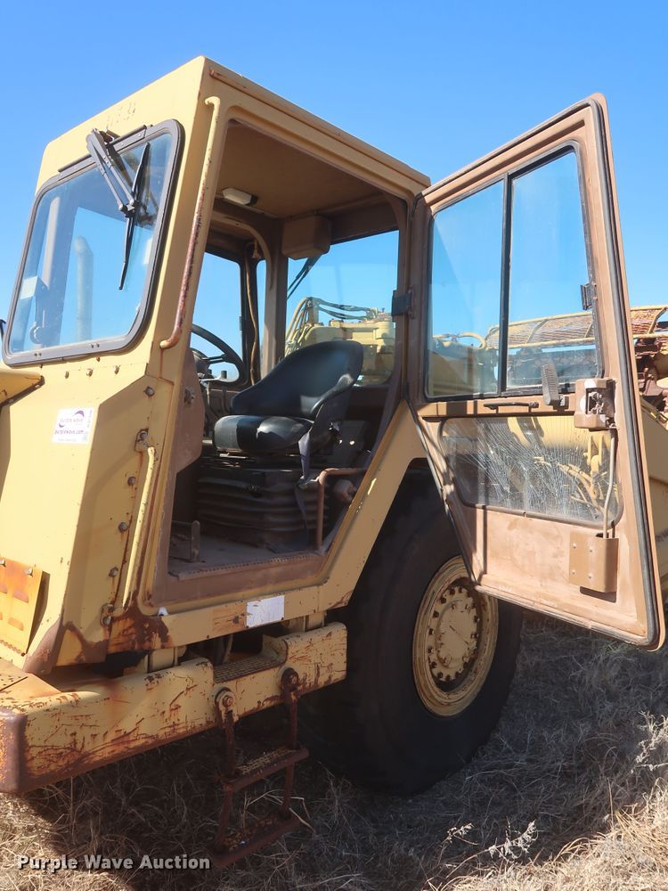 image for item DJ2320 1998 Caterpillar 613C Series II  elevating scraper