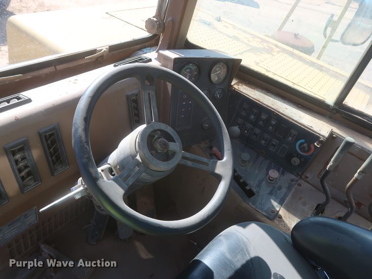 image for item DJ2320 1998 Caterpillar 613C Series II  elevating scraper