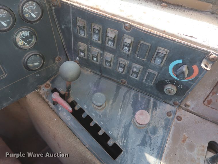 image for item DJ2320 1998 Caterpillar 613C Series II  elevating scraper