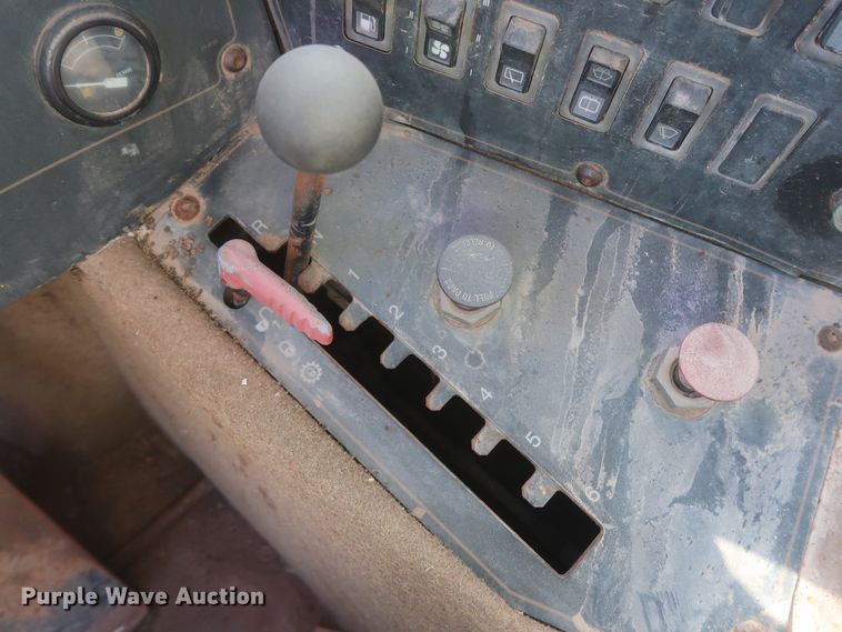 image for item DJ2320 1998 Caterpillar 613C Series II  elevating scraper