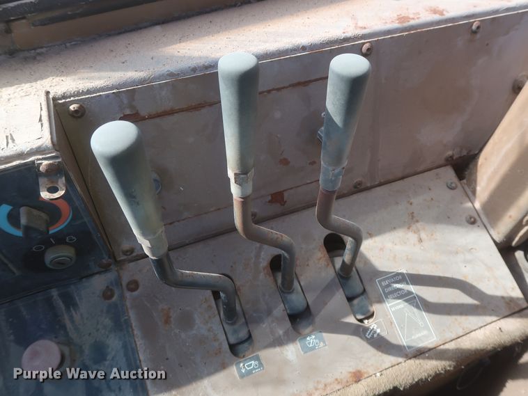 image for item DJ2320 1998 Caterpillar 613C Series II  elevating scraper