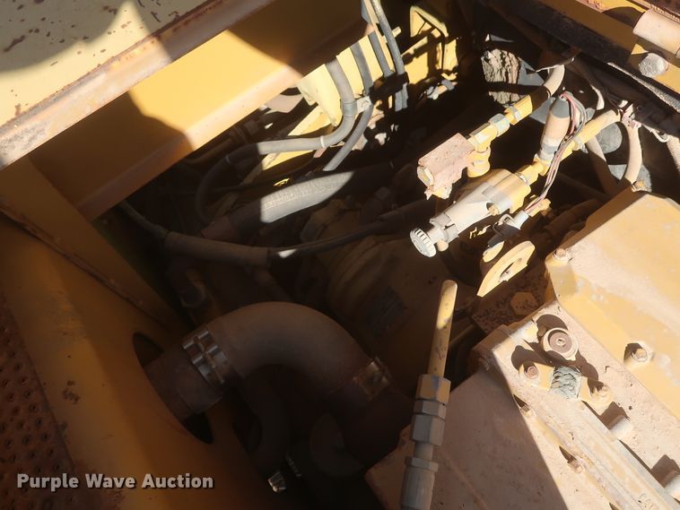 image for item DJ2320 1998 Caterpillar 613C Series II  elevating scraper