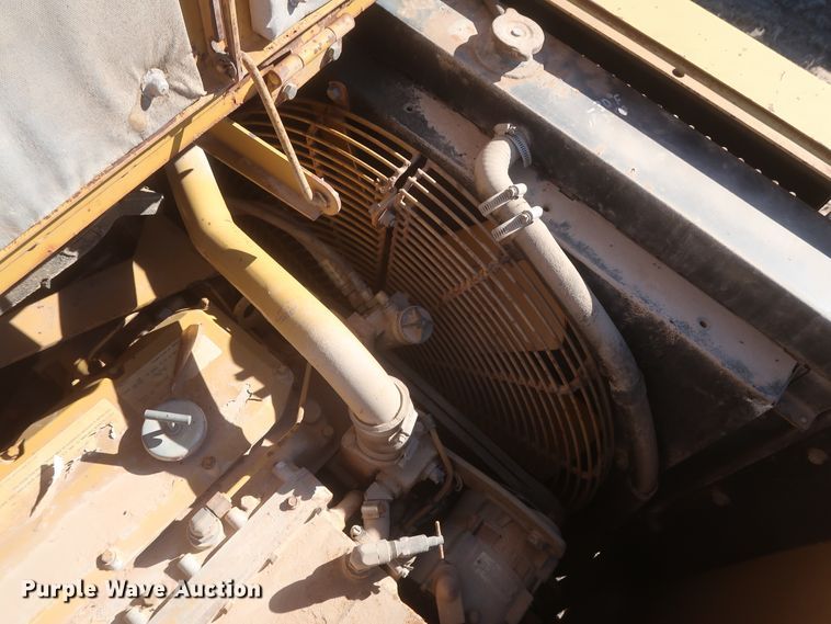 image for item DJ2320 1998 Caterpillar 613C Series II  elevating scraper