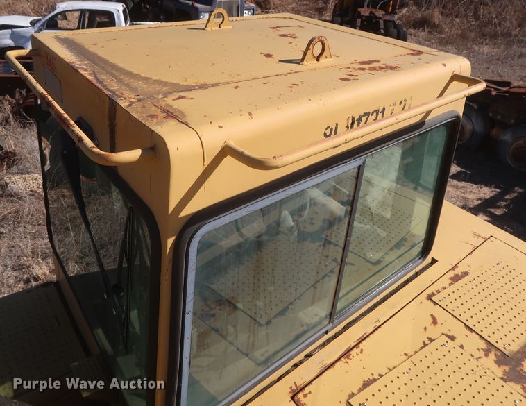 image for item DJ2320 1998 Caterpillar 613C Series II  elevating scraper