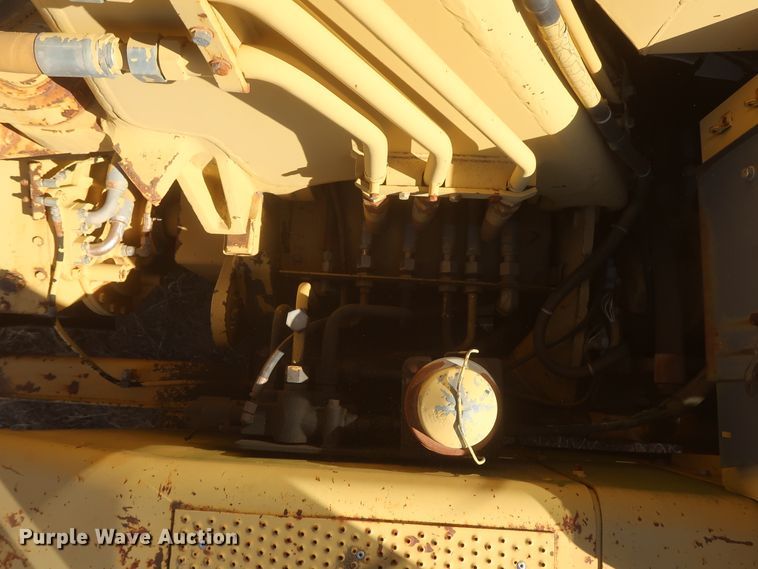 image for item DJ2320 1998 Caterpillar 613C Series II  elevating scraper