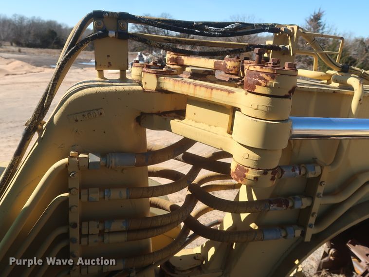 image for item DJ2320 1998 Caterpillar 613C Series II  elevating scraper