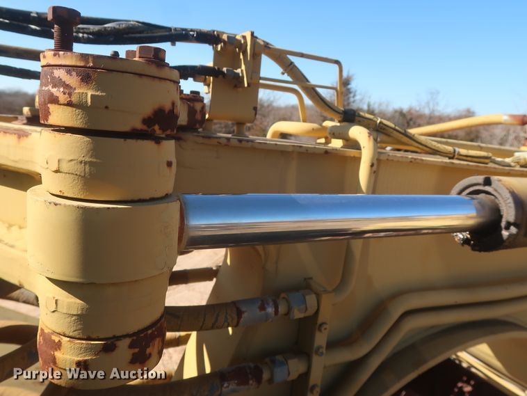 image for item DJ2320 1998 Caterpillar 613C Series II  elevating scraper