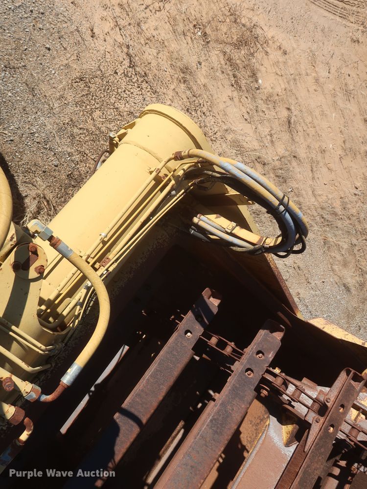 image for item DJ2320 1998 Caterpillar 613C Series II  elevating scraper