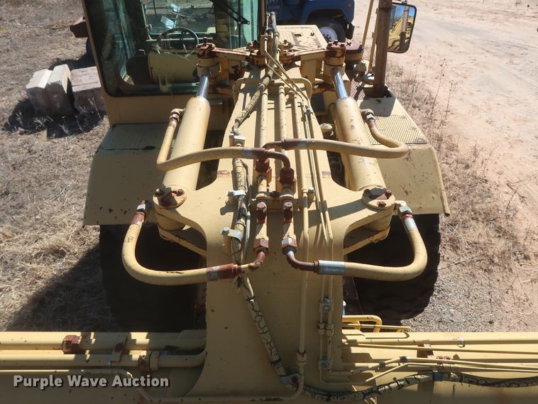 image for item DJ2320 1998 Caterpillar 613C Series II  elevating scraper