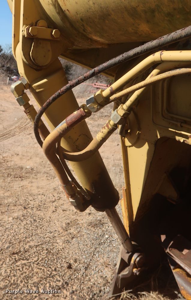 image for item DJ2320 1998 Caterpillar 613C Series II  elevating scraper