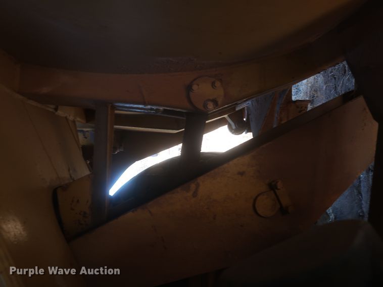 image for item DJ2320 1998 Caterpillar 613C Series II  elevating scraper