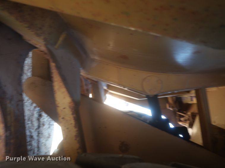 image for item DJ2320 1998 Caterpillar 613C Series II  elevating scraper