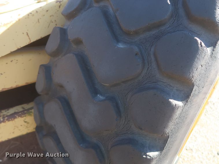 image for item DJ2320 1998 Caterpillar 613C Series II  elevating scraper