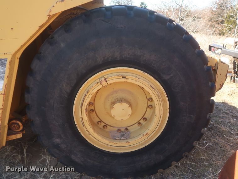 image for item DJ2320 1998 Caterpillar 613C Series II  elevating scraper