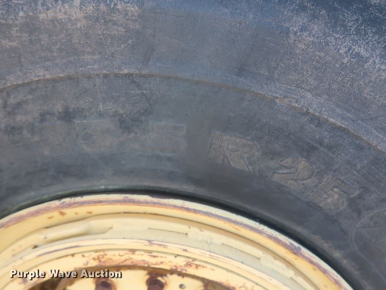 image for item DJ2320 1998 Caterpillar 613C Series II  elevating scraper