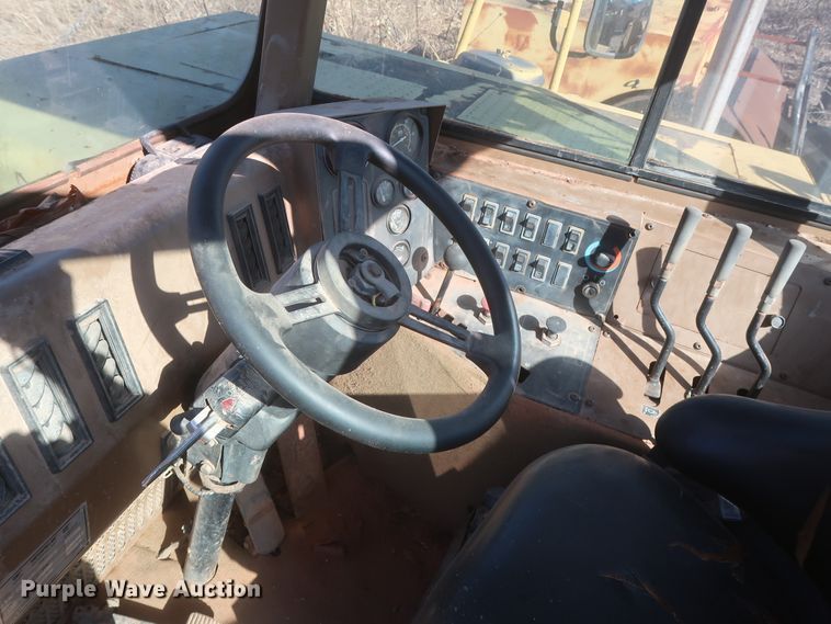 image for item DJ2321 1998 Caterpillar 613C Series II  elevating scraper