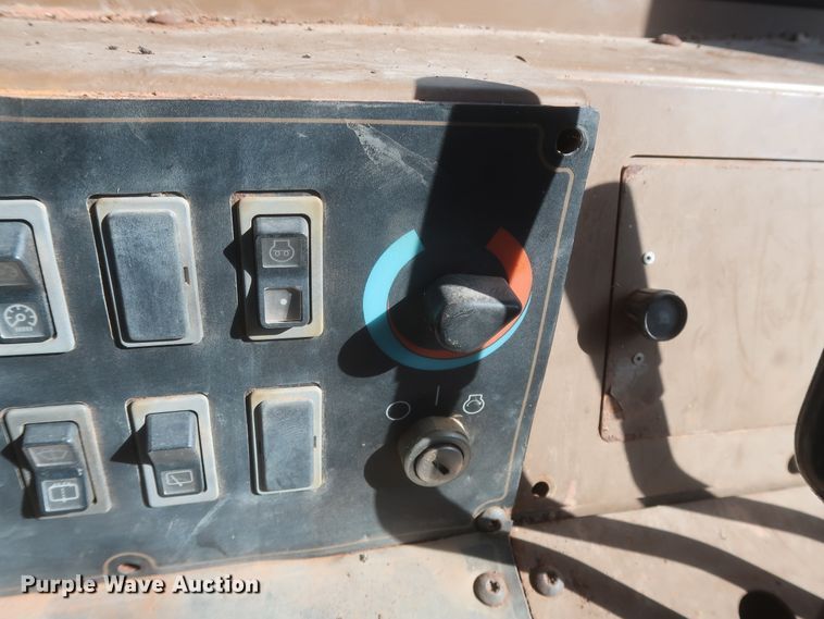 image for item DJ2321 1998 Caterpillar 613C Series II  elevating scraper