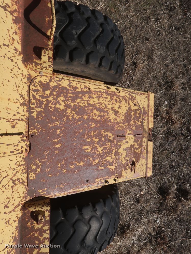 image for item DJ2321 1998 Caterpillar 613C Series II  elevating scraper