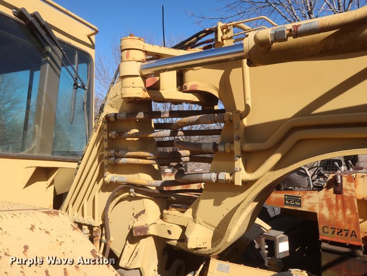 image for item DJ2321 1998 Caterpillar 613C Series II  elevating scraper