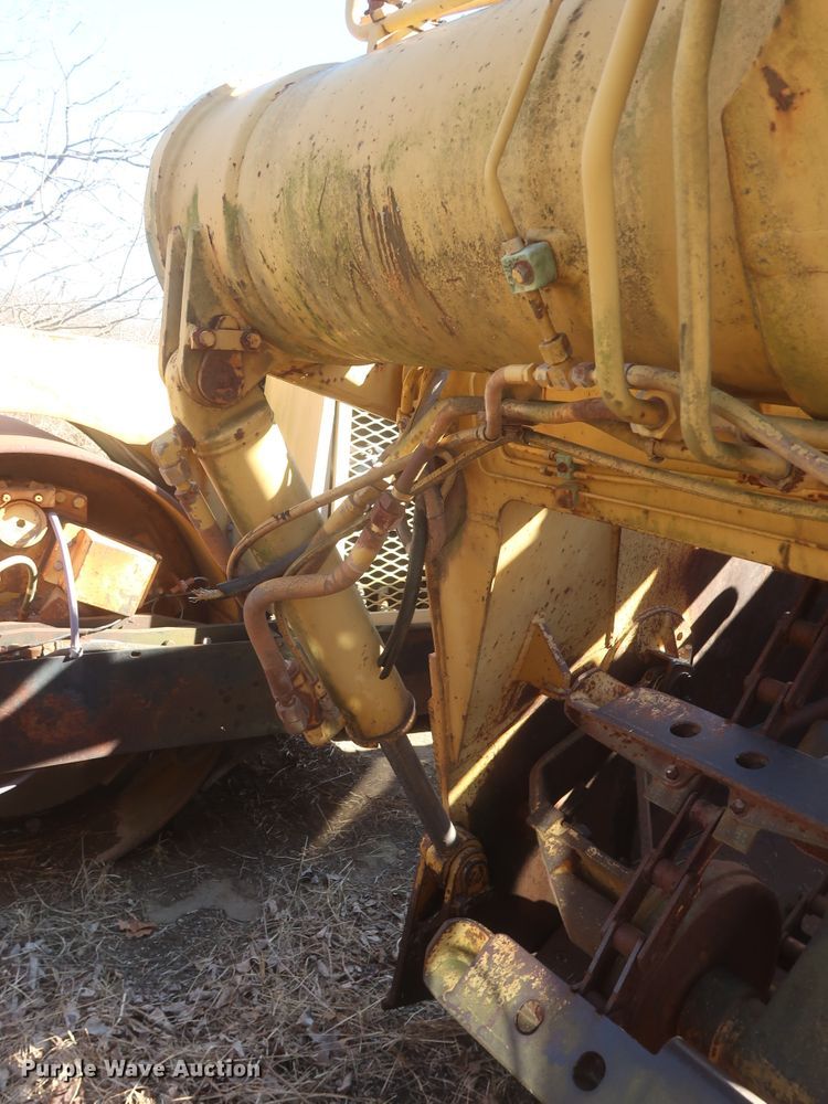 image for item DJ2321 1998 Caterpillar 613C Series II  elevating scraper