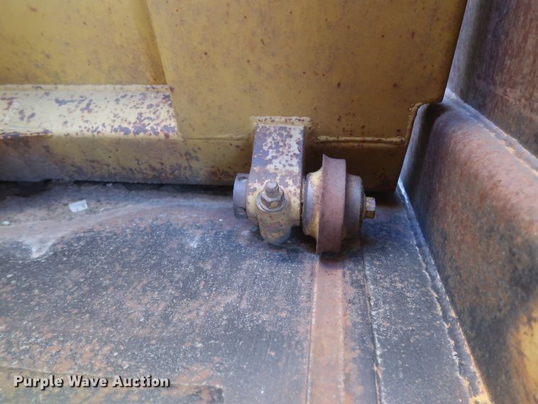 image for item DJ2321 1998 Caterpillar 613C Series II  elevating scraper