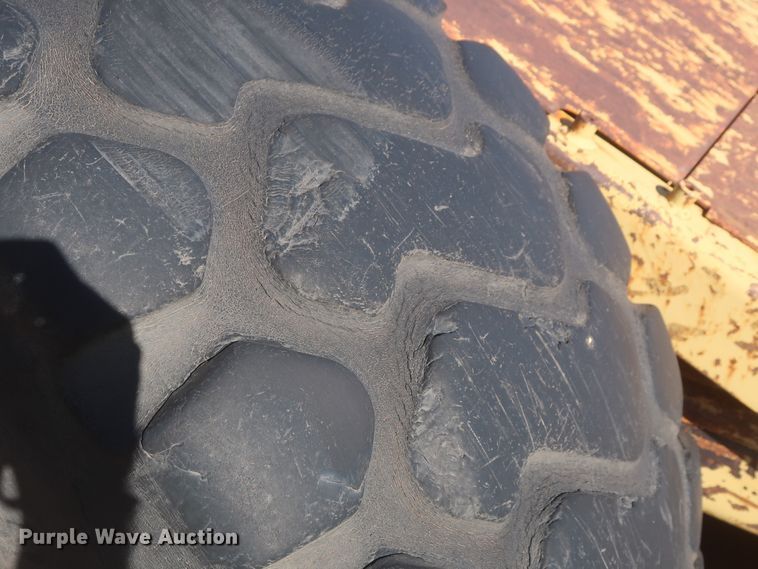 image for item DJ2321 1998 Caterpillar 613C Series II  elevating scraper