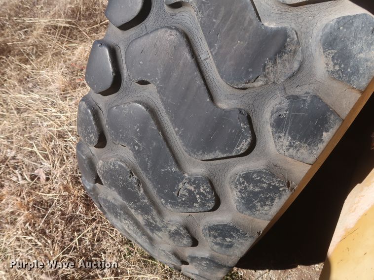 image for item DJ2321 1998 Caterpillar 613C Series II  elevating scraper