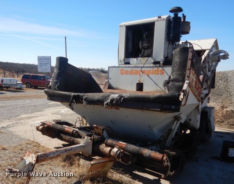 image for item DJ2350 1999 Cedarapids MS-3 shuttle buggy material transfer unit