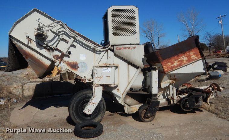 image for item DJ2350 1999 Cedarapids MS-3 shuttle buggy material transfer unit