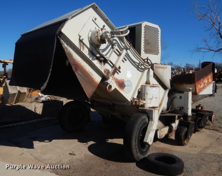 image for item DJ2350 1999 Cedarapids MS-3 shuttle buggy material transfer unit