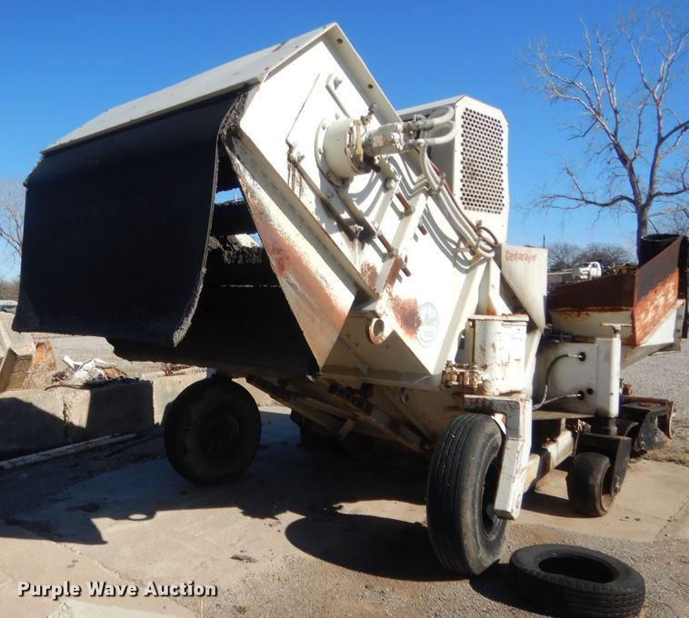 image for item DJ2350 1999 Cedarapids MS-3 shuttle buggy material transfer unit