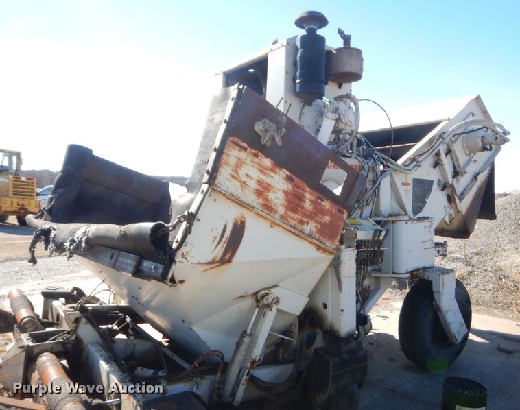 image for item DJ2350 1999 Cedarapids MS-3 shuttle buggy material transfer unit