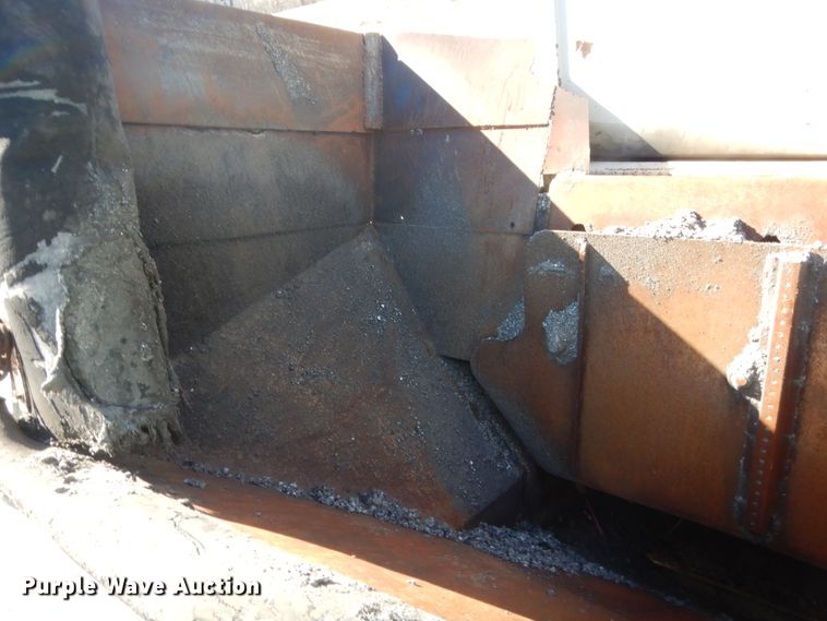 image for item DJ2350 1999 Cedarapids MS-3 shuttle buggy material transfer unit