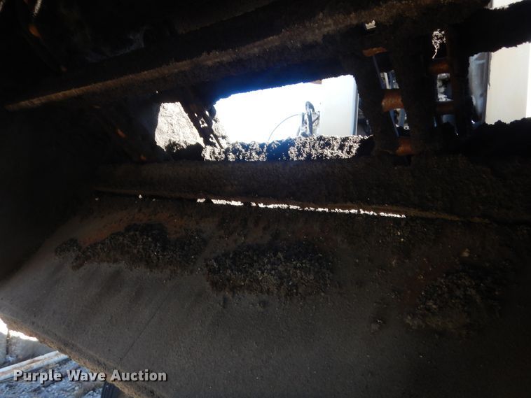 image for item DJ2350 1999 Cedarapids MS-3 shuttle buggy material transfer unit