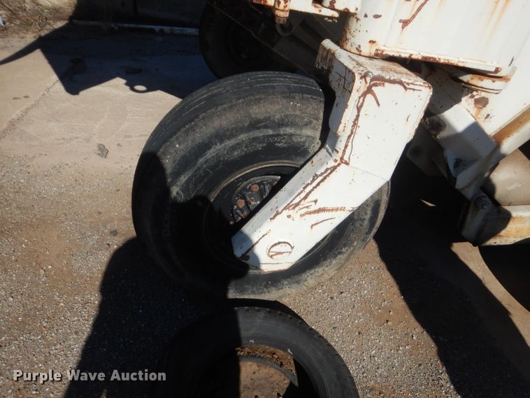 image for item DJ2350 1999 Cedarapids MS-3 shuttle buggy material transfer unit