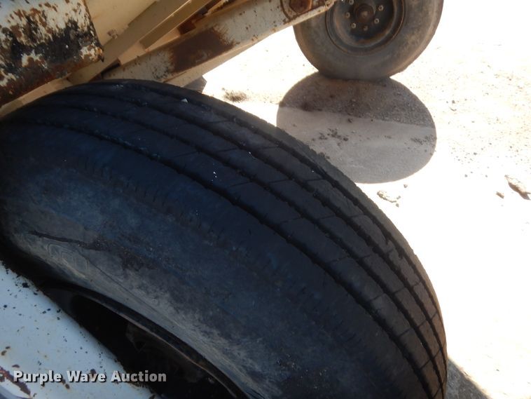 image for item DJ2350 1999 Cedarapids MS-3 shuttle buggy material transfer unit