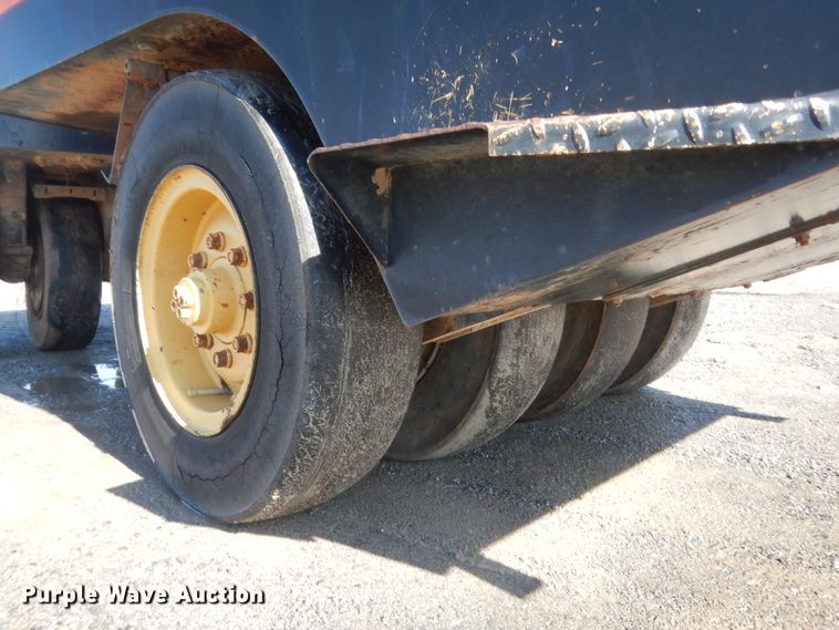 image for item DJ2357 2000 Hypac C530AH  pneumatic roller