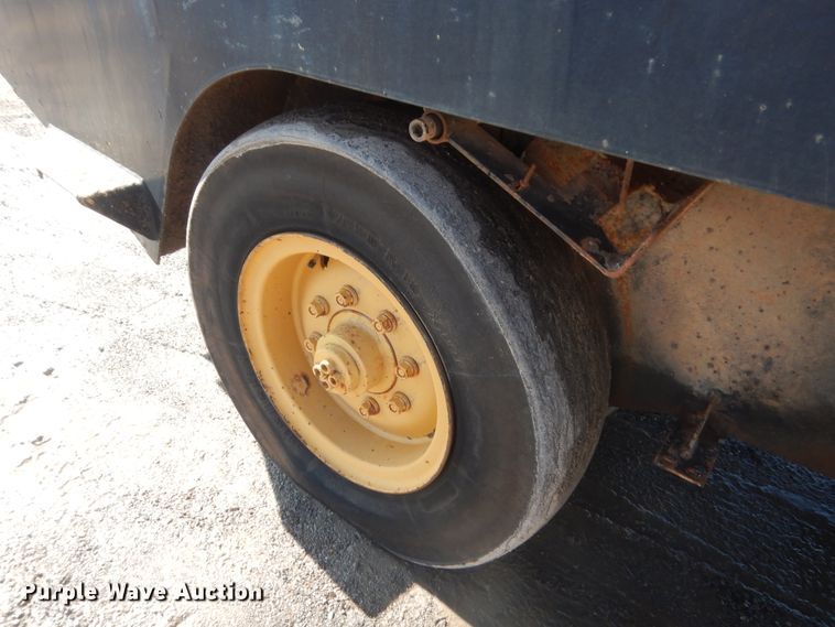 image for item DJ2357 2000 Hypac C530AH  pneumatic roller